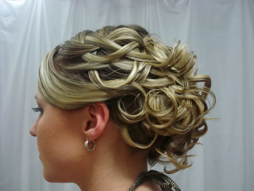 Bridal beauty by Amanda Frost of Bellus on the wedding day