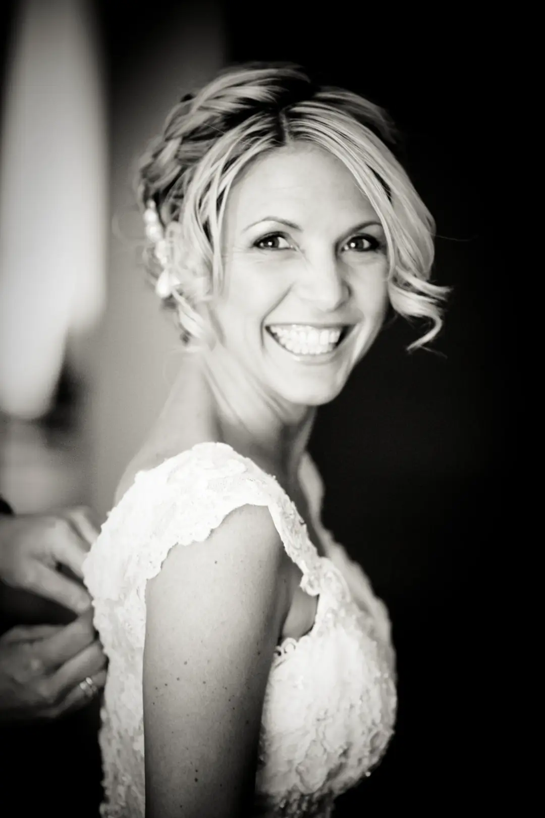 Mobile bridal hair and makeup by Amanda Frost of Bellus on location