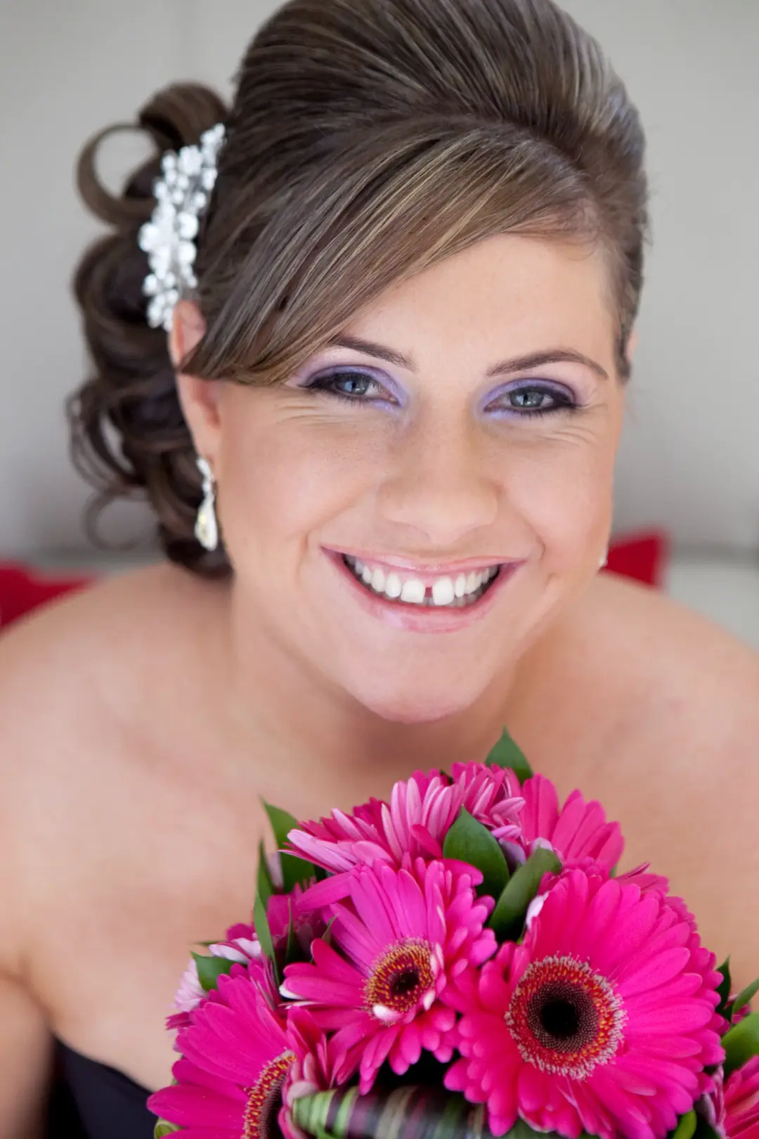 Mobile bridal hair and makeup by Amanda Frost of Bellus in Newcastle on the wedding day
