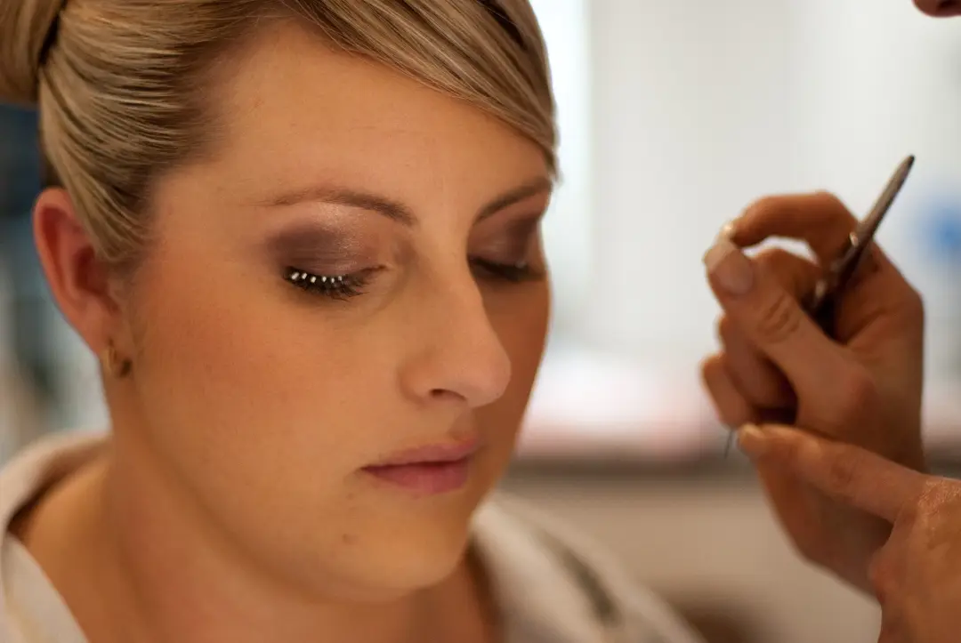 Wedding morning hair and makeup by Amanda Frost of Bellus photographed on the day