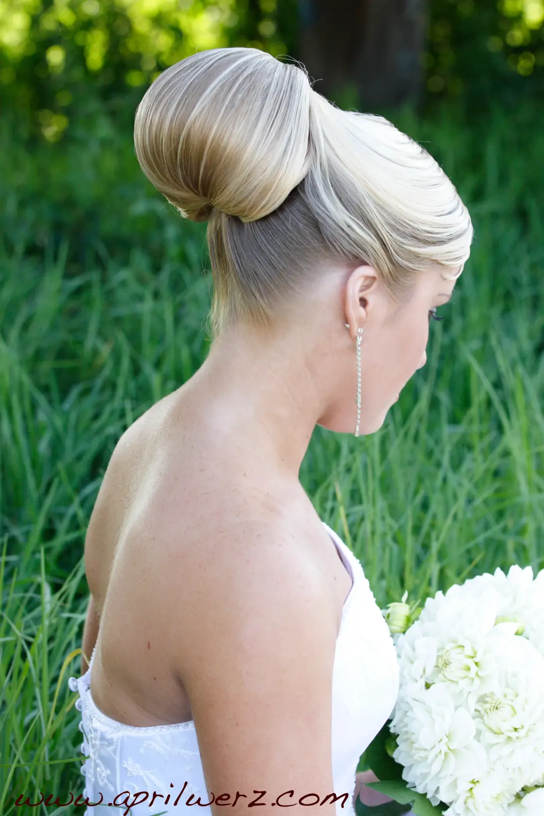 Bridal hair and makeup by Bellus on the wedding day