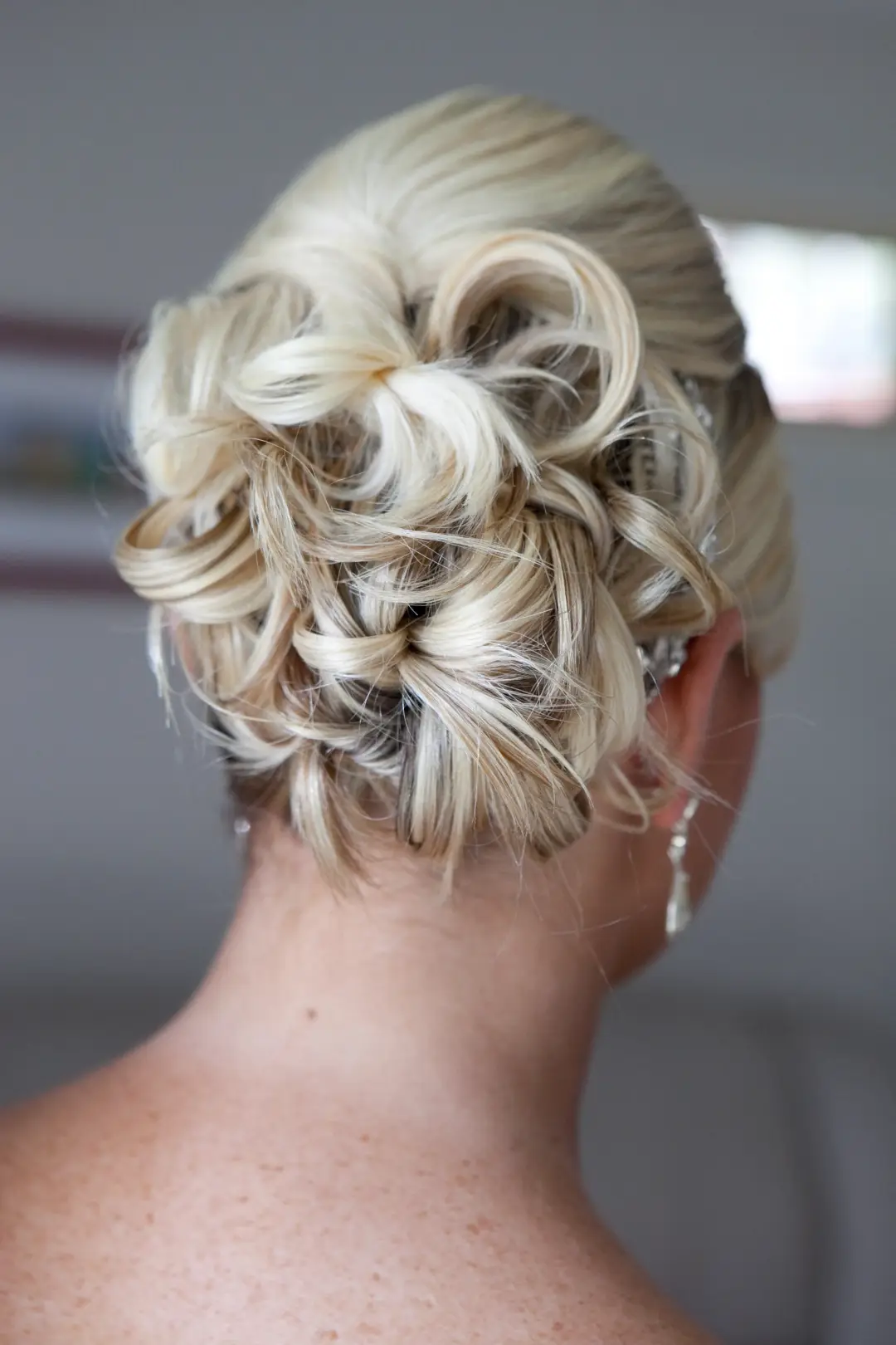 The finished wedding hair and makeup by Amanda Frost of Bellus