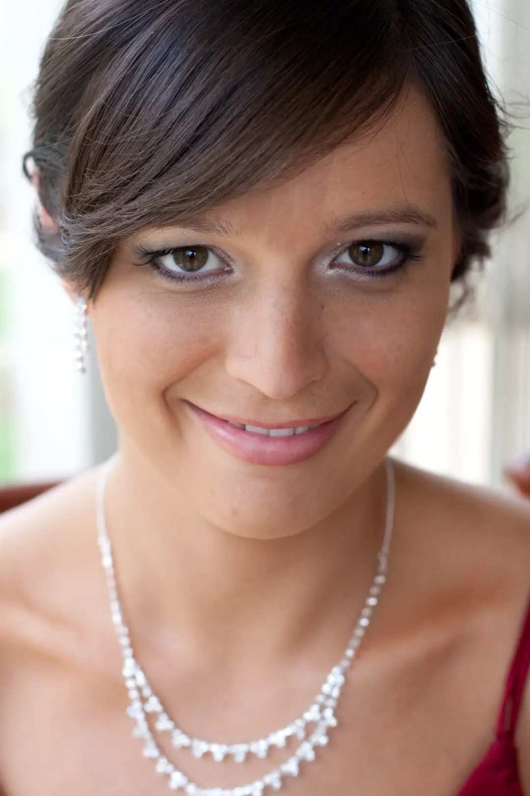 The finished bridal hair and makeup by Amanda Frost on the wedding morning