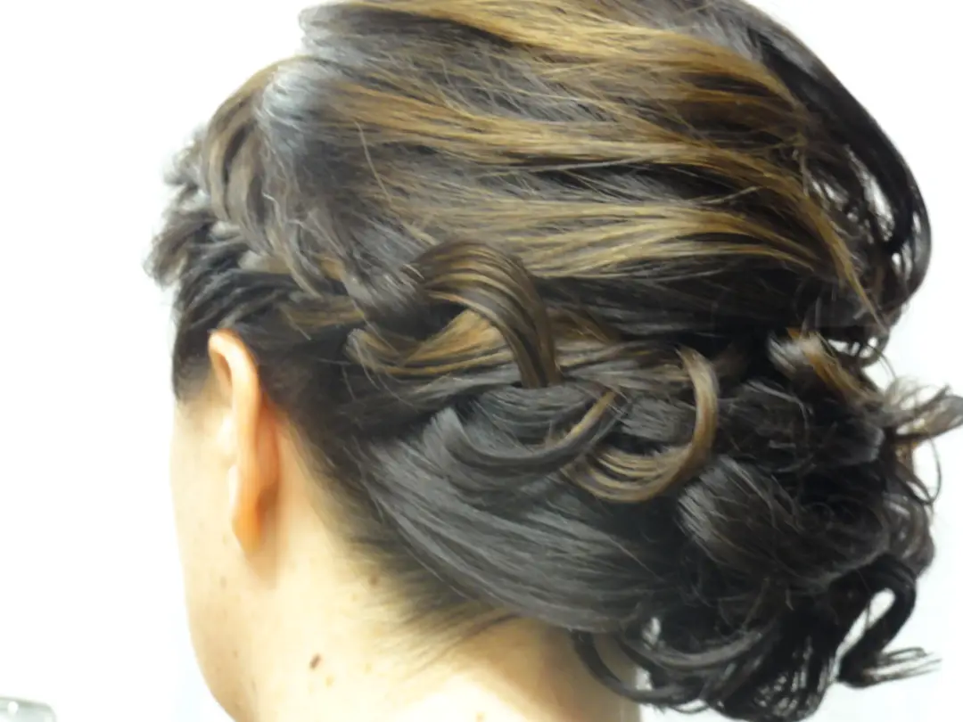 Bridal hair and makeup artistry by Bellus photographed on the day